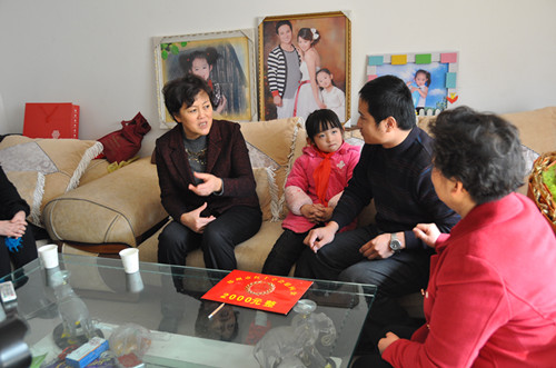 郑州市副市长刘东看望义务捐献造血干细胞的出租汽车驾驶员赵立勇